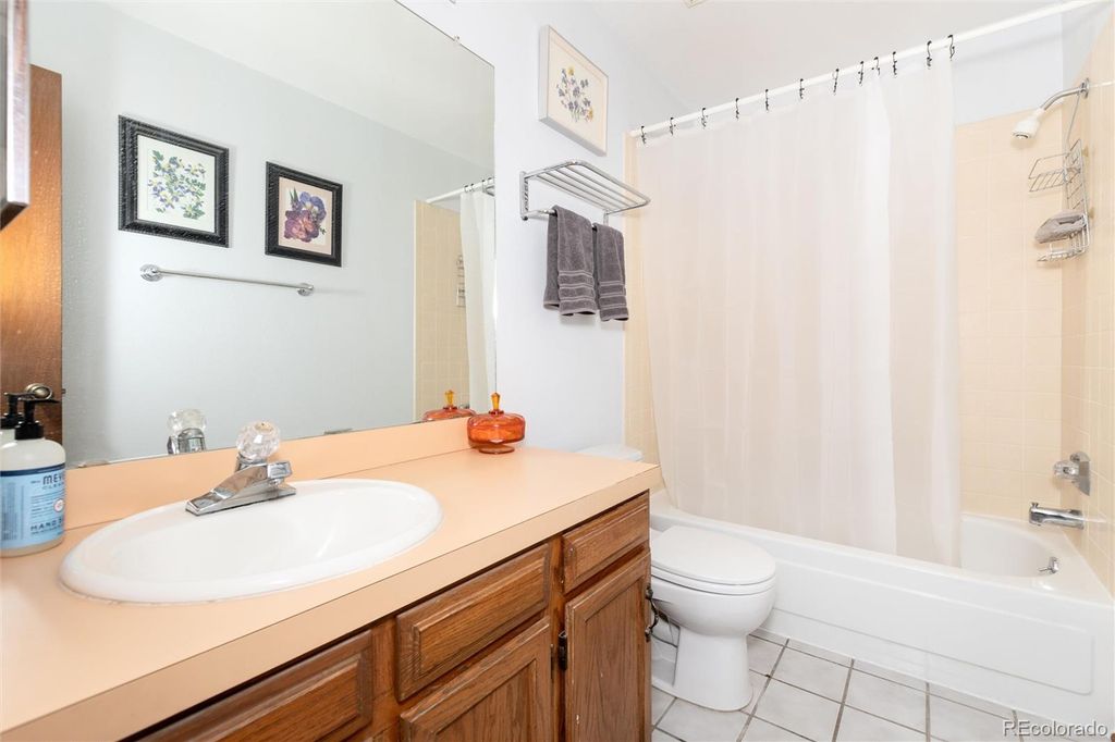 Image 28 of property listing at 18396 E Berry Drive, Centennial, CO 80015