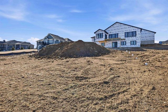 1636 Fissure Trail, Columbus, WI 53925