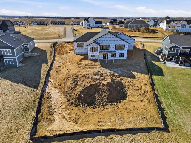 1636 Fissure Trail, Columbus, WI 53925