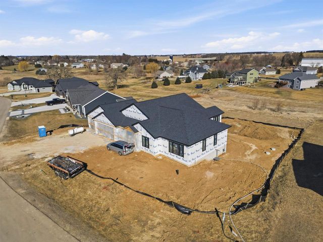 1636 Fissure Trail, Columbus, WI 53925