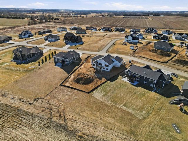 1636 Fissure Trail, Columbus, WI 53925