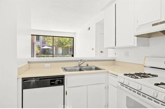 10530 Lakeside Drive North G, Garden Grove, CA 92840