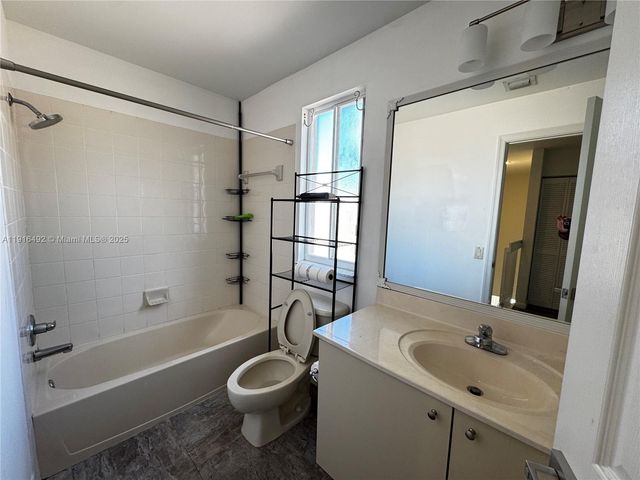 1007 Bamboo Ln, Weston, FL 33327