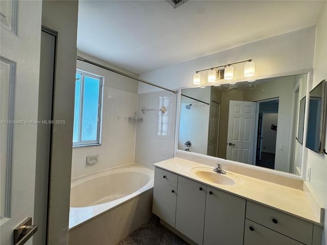 1007 Bamboo Ln, Weston, FL 33327