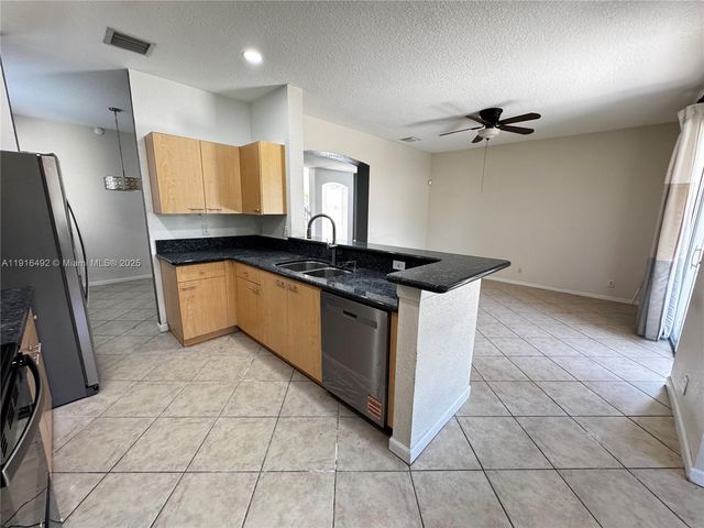 1007 Bamboo Ln, Weston, FL 33327