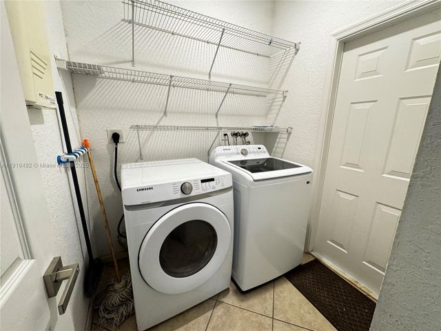 1007 Bamboo Ln, Weston, FL 33327