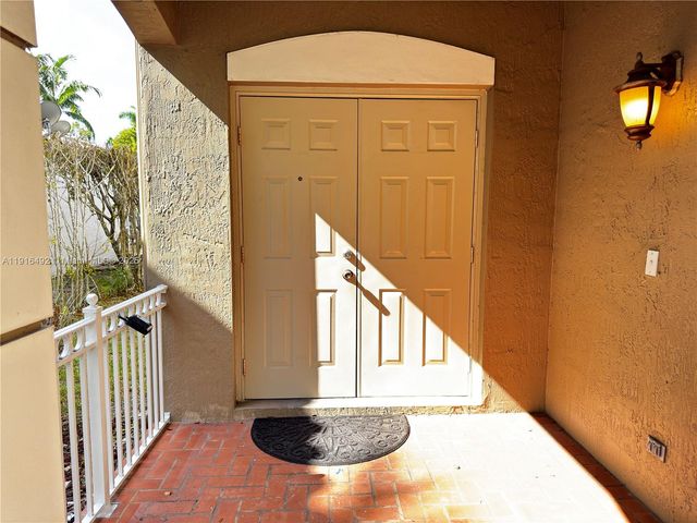 1007 Bamboo Ln, Weston, FL 33327