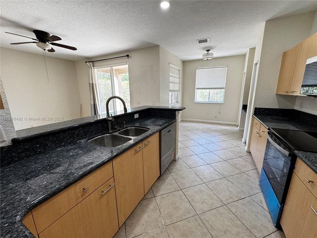 1007 Bamboo Ln, Weston, FL 33327