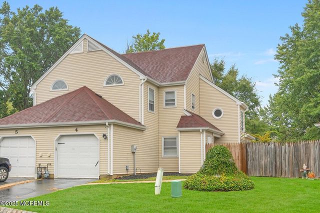 4 Cooper Court, Freehold, NJ 07728