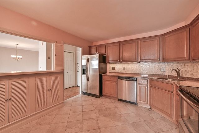 151 Coolidge Ave 413, Watertown, MA 02472