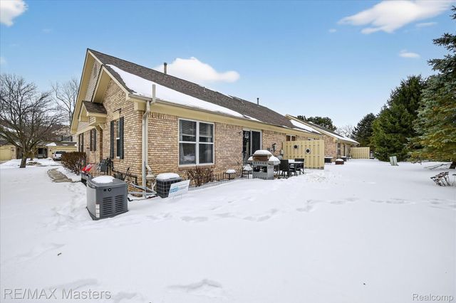 25409 Willowbrook Court, Huron Charter Township, MI 48134