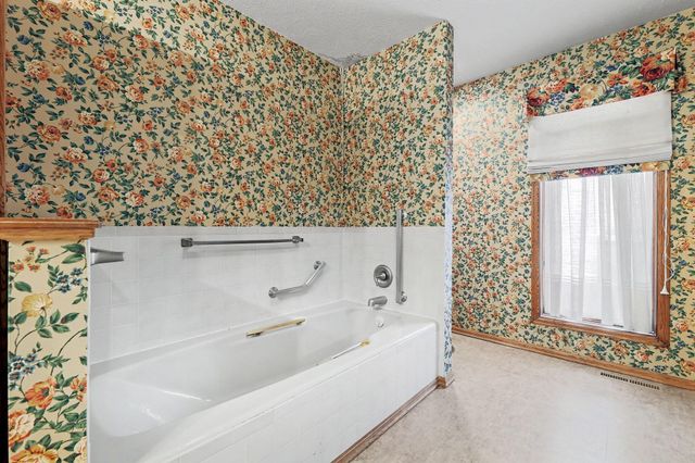 316 N Hampton, Wichita, KS 67206