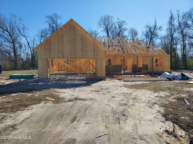 648 Bright Harvest Drive, Maysville, NC 28555