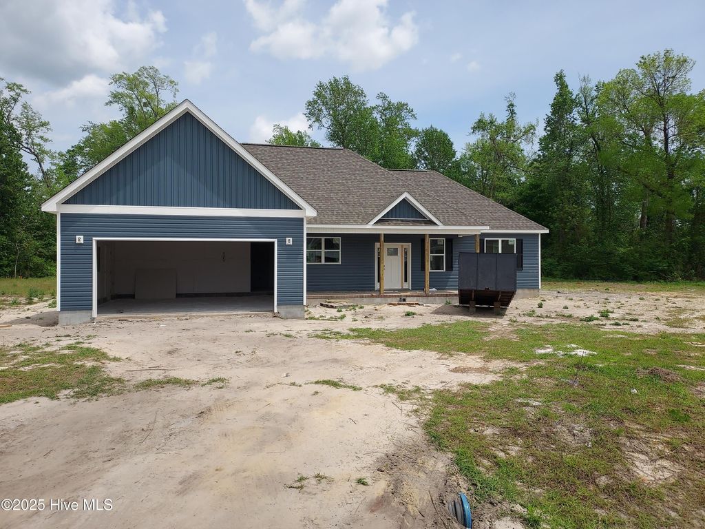 648 Bright Harvest Drive, Maysville, NC 28555