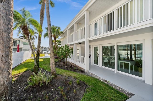 342 Harbour DR, Naples, FL 34103