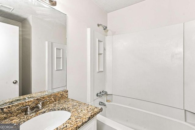 949 Falconcrest Drive, Lawrenceville, GA 30043