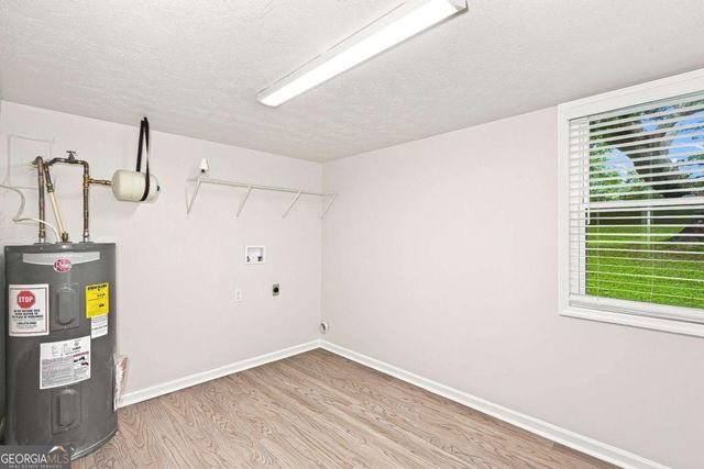 949 Falconcrest Drive, Lawrenceville, GA 30043