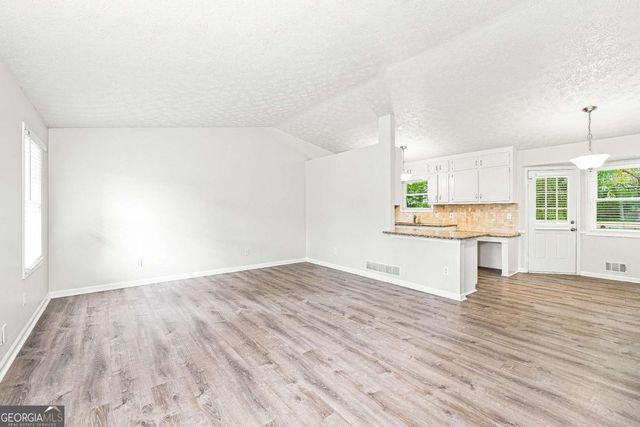 949 Falconcrest Drive, Lawrenceville, GA 30043