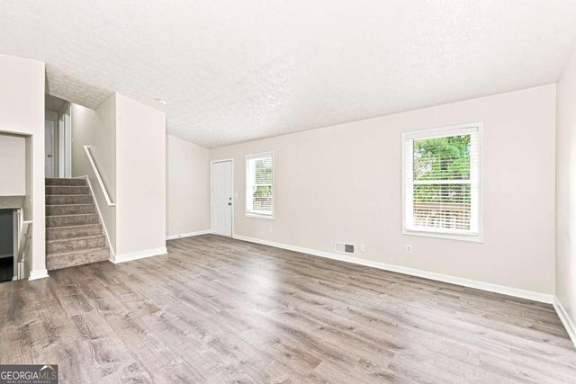 949 Falconcrest Drive, Lawrenceville, GA 30043