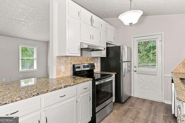 949 Falconcrest Drive, Lawrenceville, GA 30043