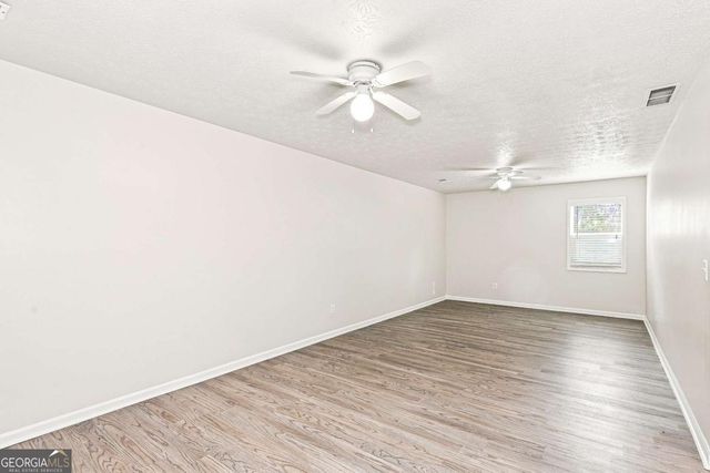 949 Falconcrest Drive, Lawrenceville, GA 30043