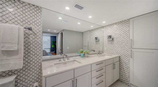 1111 N GULFSTREAM AVENUE 4E, Sarasota, FL 34236