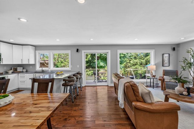 736 W Rock PLACE, Glendale, WI 53209