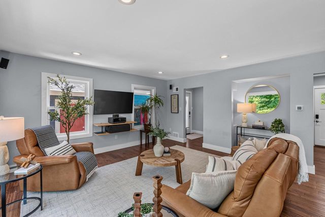 736 W Rock PLACE, Glendale, WI 53209