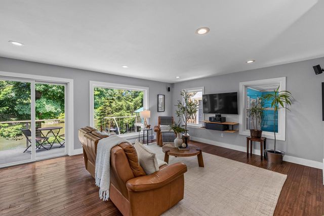 736 W Rock PLACE, Glendale, WI 53209