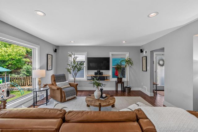 736 W Rock PLACE, Glendale, WI 53209