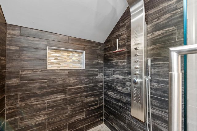 736 W Rock PLACE, Glendale, WI 53209