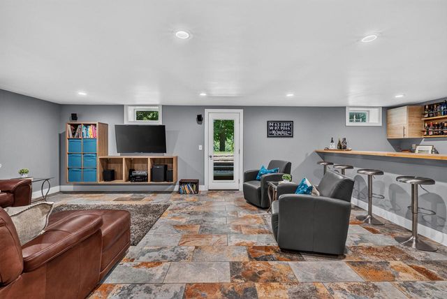 736 W Rock PLACE, Glendale, WI 53209