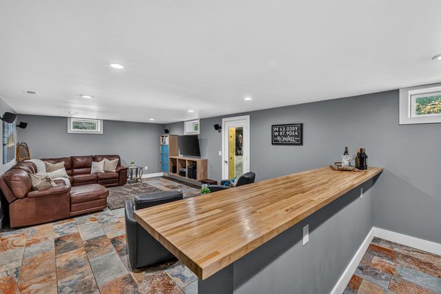 736 W Rock PLACE, Glendale, WI 53209