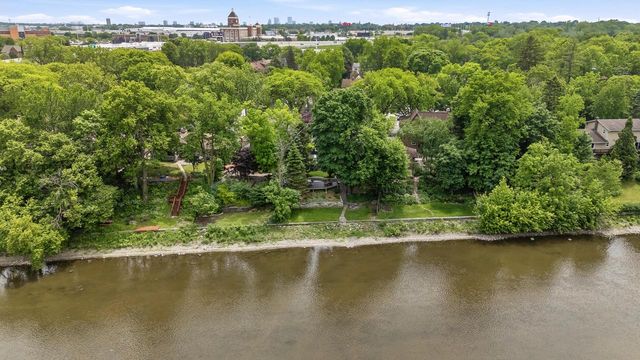 736 W Rock PLACE, Glendale, WI 53209