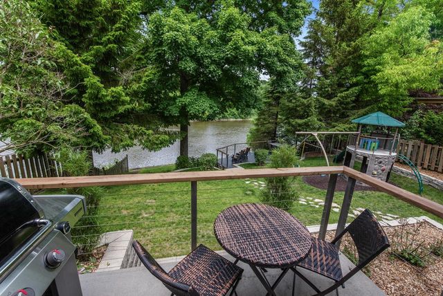 736 W Rock PLACE, Glendale, WI 53209