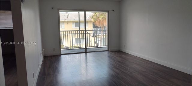1501 Crescent Cir C27, Lake Park, FL 33403