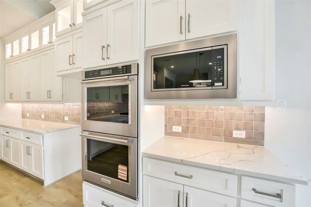 9910 Deep Water Drive, Missouri City, TX 77459