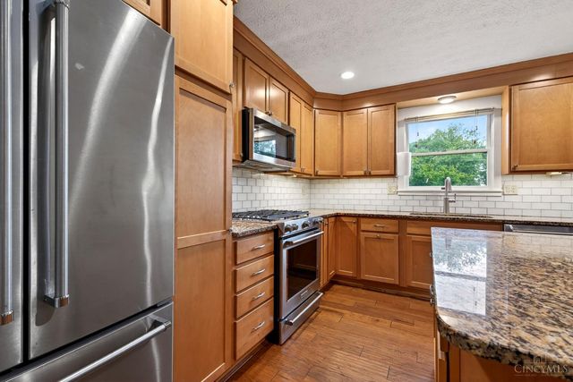 391 Roselake Drive, Centerville, OH 45458