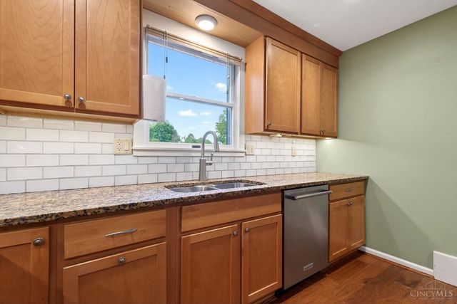 391 Roselake Drive, Centerville, OH 45458