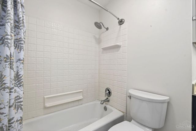 391 Roselake Drive, Centerville, OH 45458