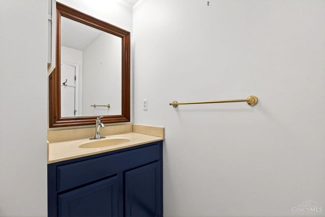 391 Roselake Drive, Centerville, OH 45458