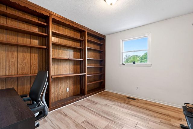 391 Roselake Drive, Centerville, OH 45458