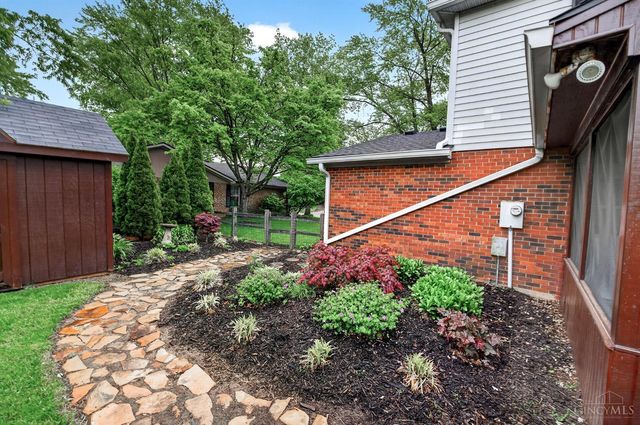 391 Roselake Drive, Centerville, OH 45458