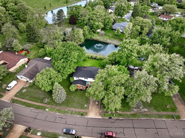 391 Roselake Drive, Centerville, OH 45458
