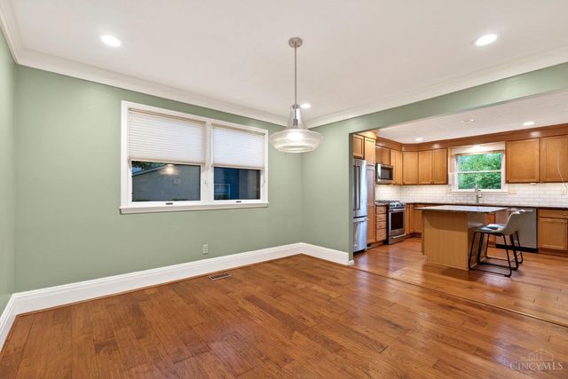 391 Roselake Drive, Centerville, OH 45458
