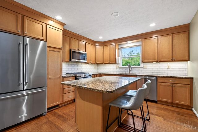 391 Roselake Drive, Centerville, OH 45458