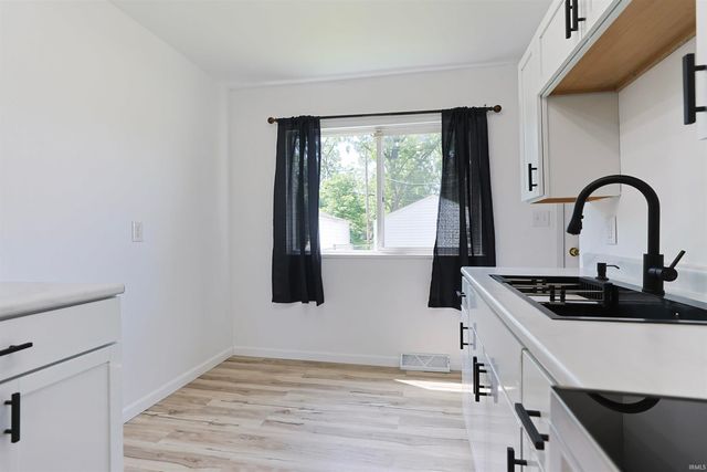 1134 Kinyon Street, South Bend, IN 46616