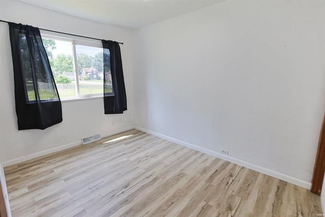 1134 Kinyon Street, South Bend, IN 46616
