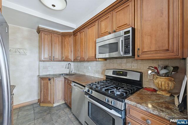 2 Horizon 1010, Fort Lee, NJ 07024