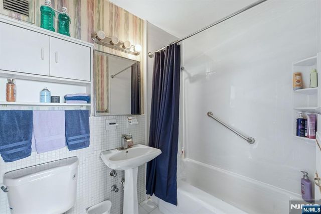 2 Horizon 1010, Fort Lee, NJ 07024